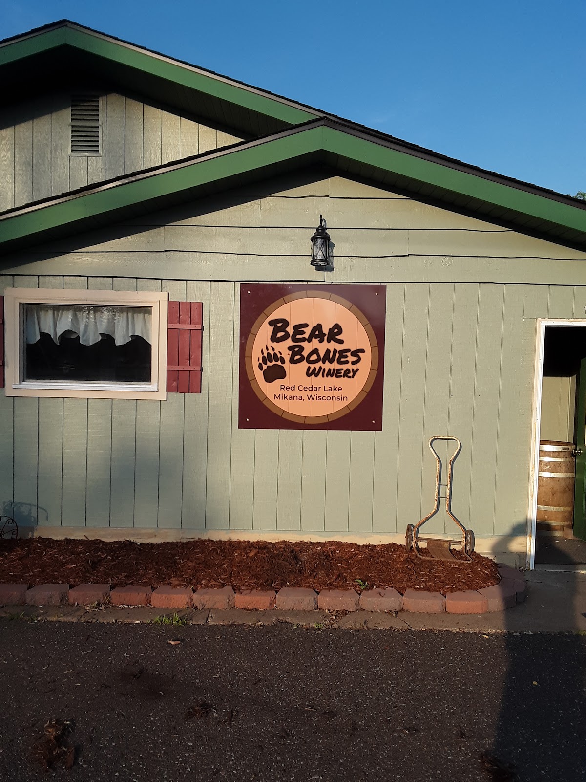 Bear Bones Winery