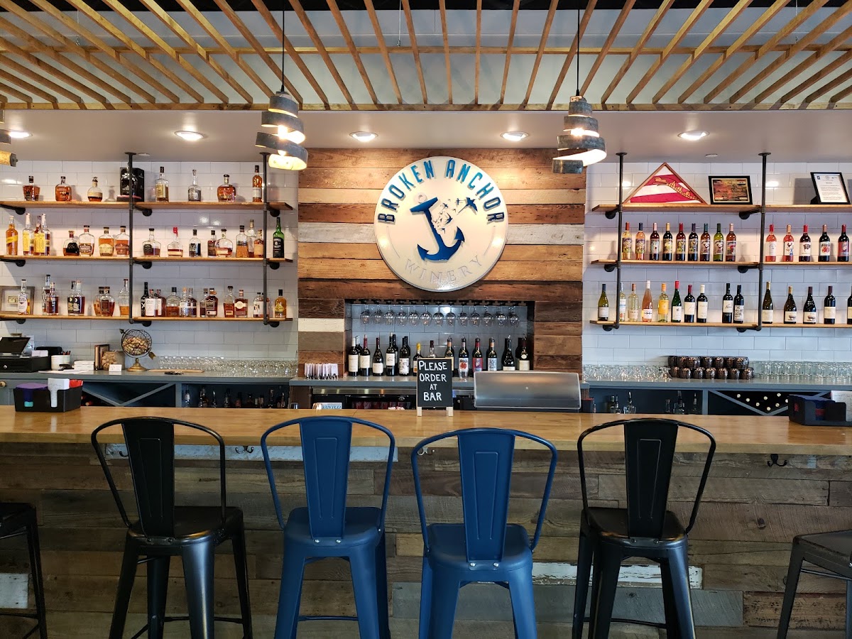 Broken Anchor Winery LLC