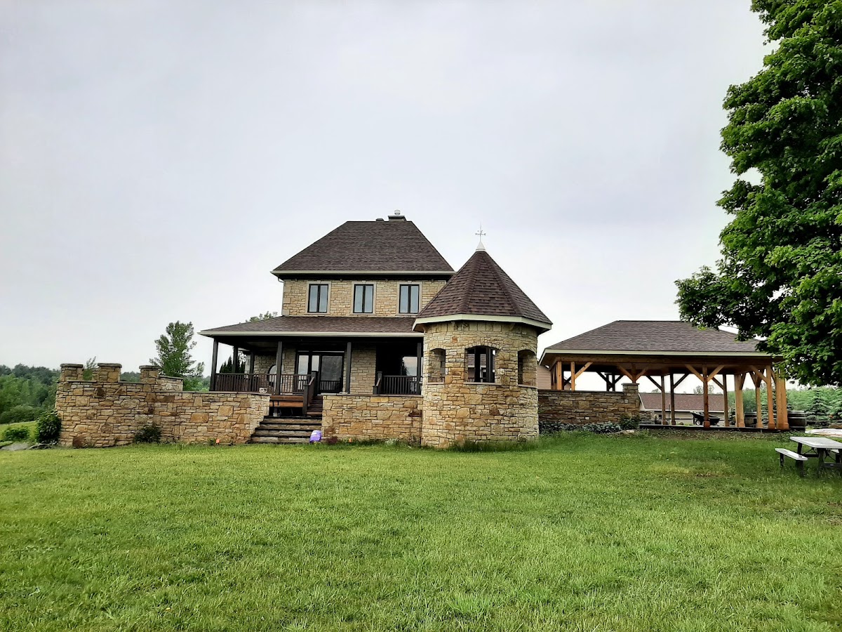 Four Maples Vineyard & Winery Inc.