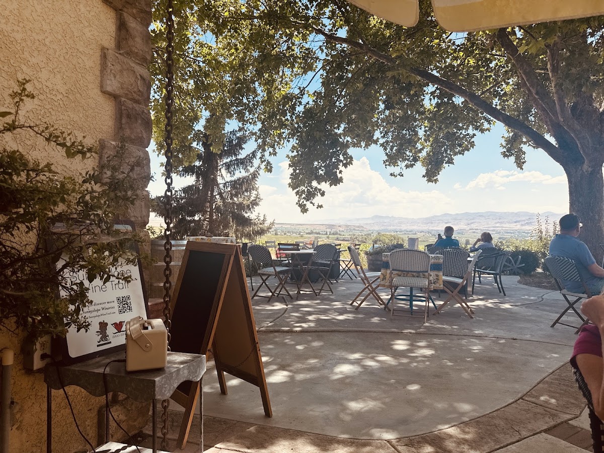 Hells Canyon Winery