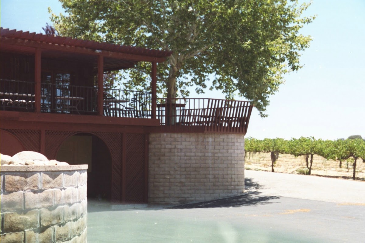 PRETTY-SMITH VINEYARDS & WINERY