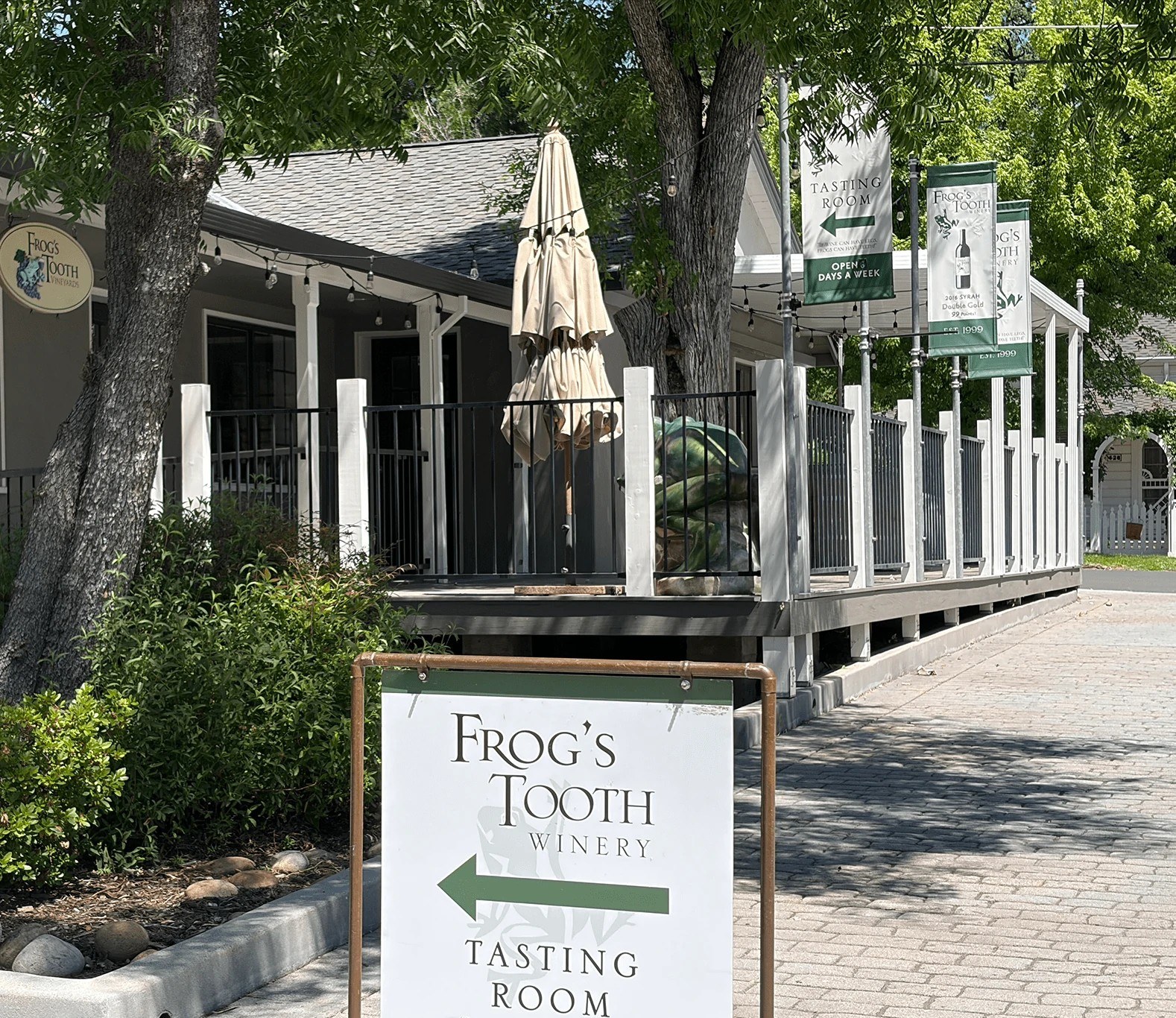 Frog's Tooth Winery