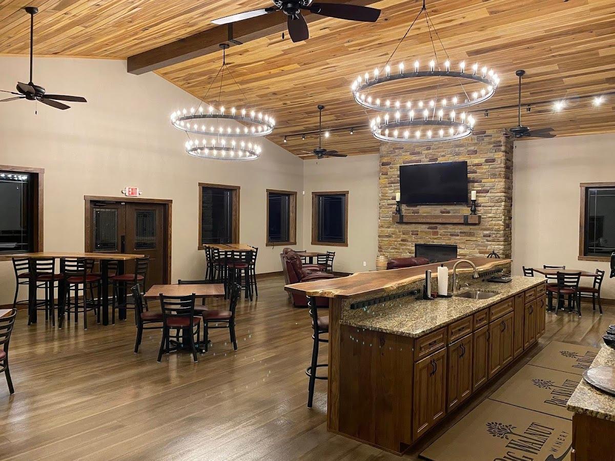 BIG WALNUT WINERY, LLC