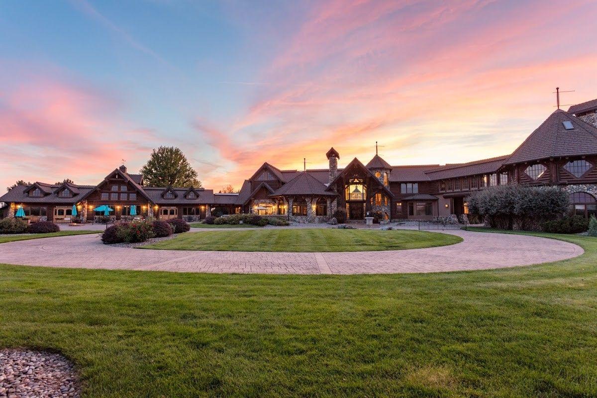 Yellowhawk Resort & Sparkling House