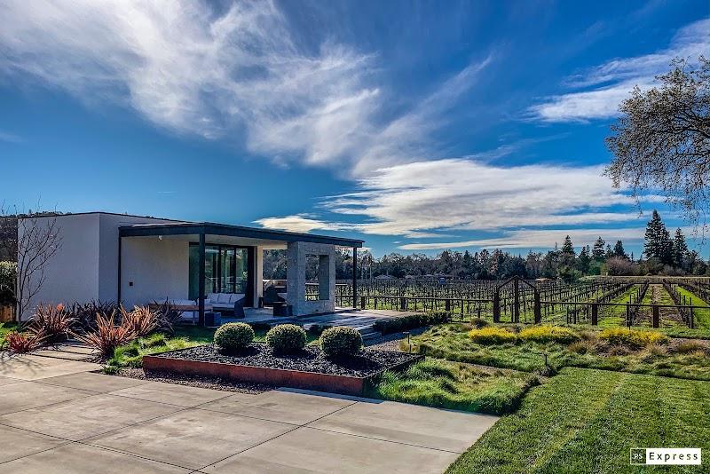 Lloyd Cellars