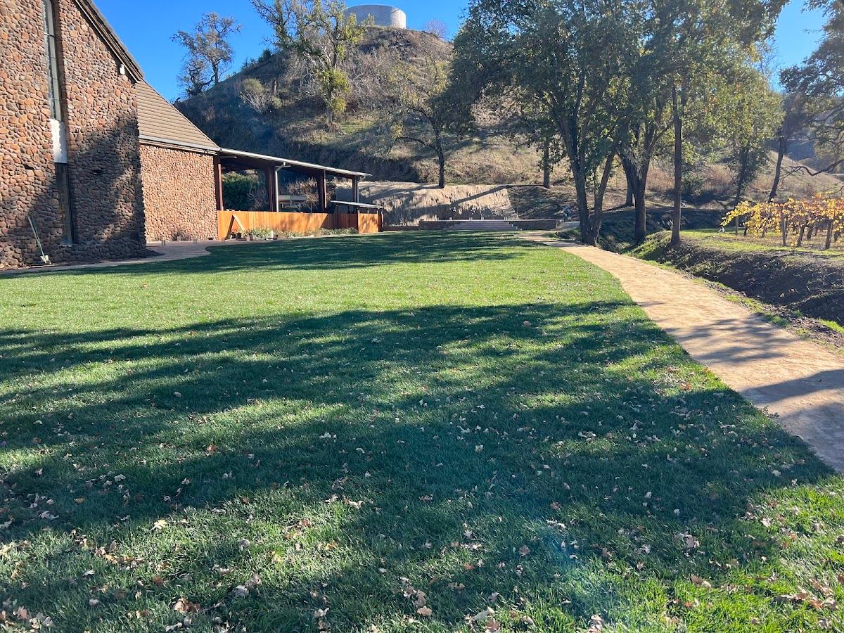 MOSS CREEK WINERY